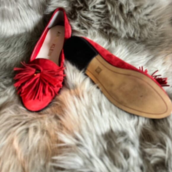 Anne Klein Red Suede Flats w/tassel - Picture 6 of 7